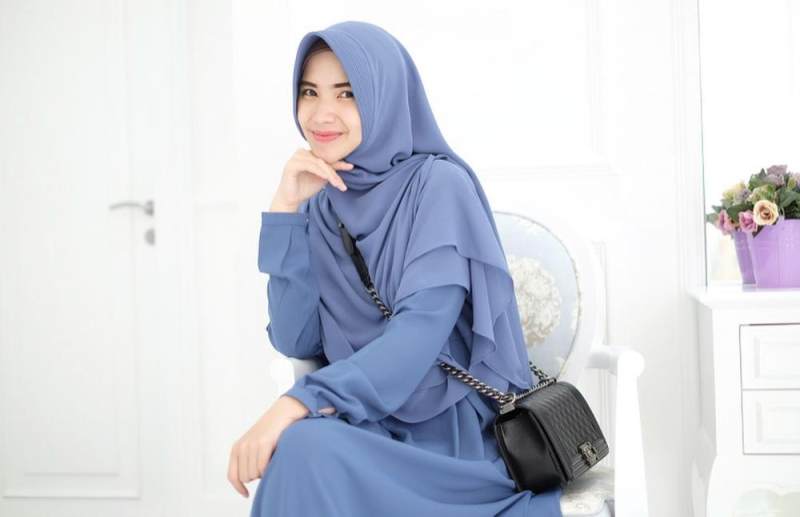 Ide Mix dan Match Gamis Muslimah Polos Untuk Tampilan Bervariasi